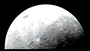 Solul lunar conţine apă