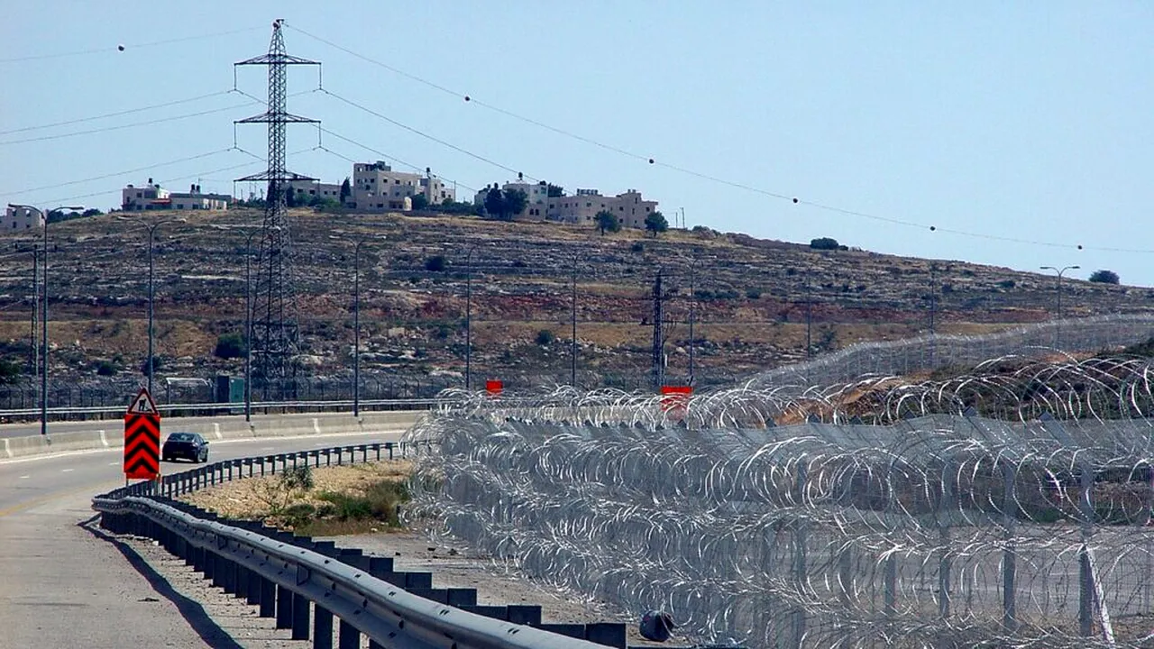 Atacuri în lanț în Cisiordania: coloniștii israelieni incendiază sate palestiniene