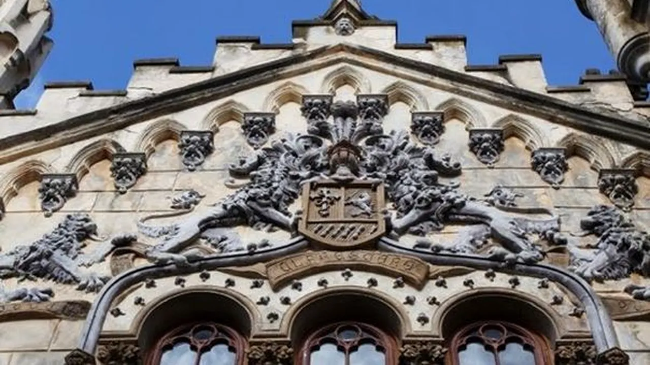 Acest palat din România a supravieţuit războaielor şi comunismului. Astăzi, călugăriţele se străduiesc să prevină prăbuşirea lui