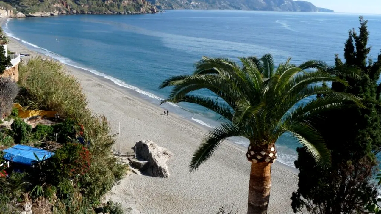 Locul unde merg spaniolii în vacanță toamna: fructe tropicale și o zonă încă puțin cunoscută de străini