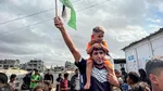 Trupele israeliene încep retragerea din Gaza, iar familiile se întorc spre nord