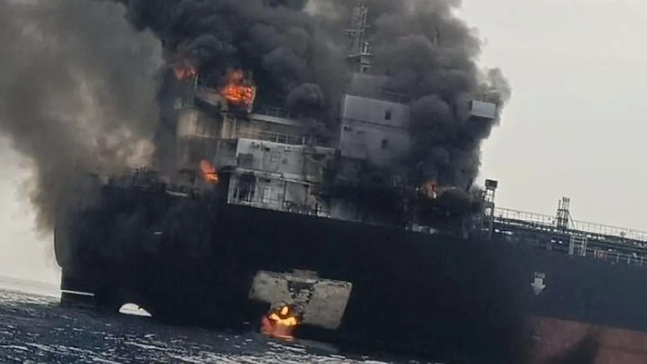 Un petrolier, lovit în Strâmtoarea Ormuz. Iranul anunță atacuri asupra bazelor americane din Bahrain și Kuweit