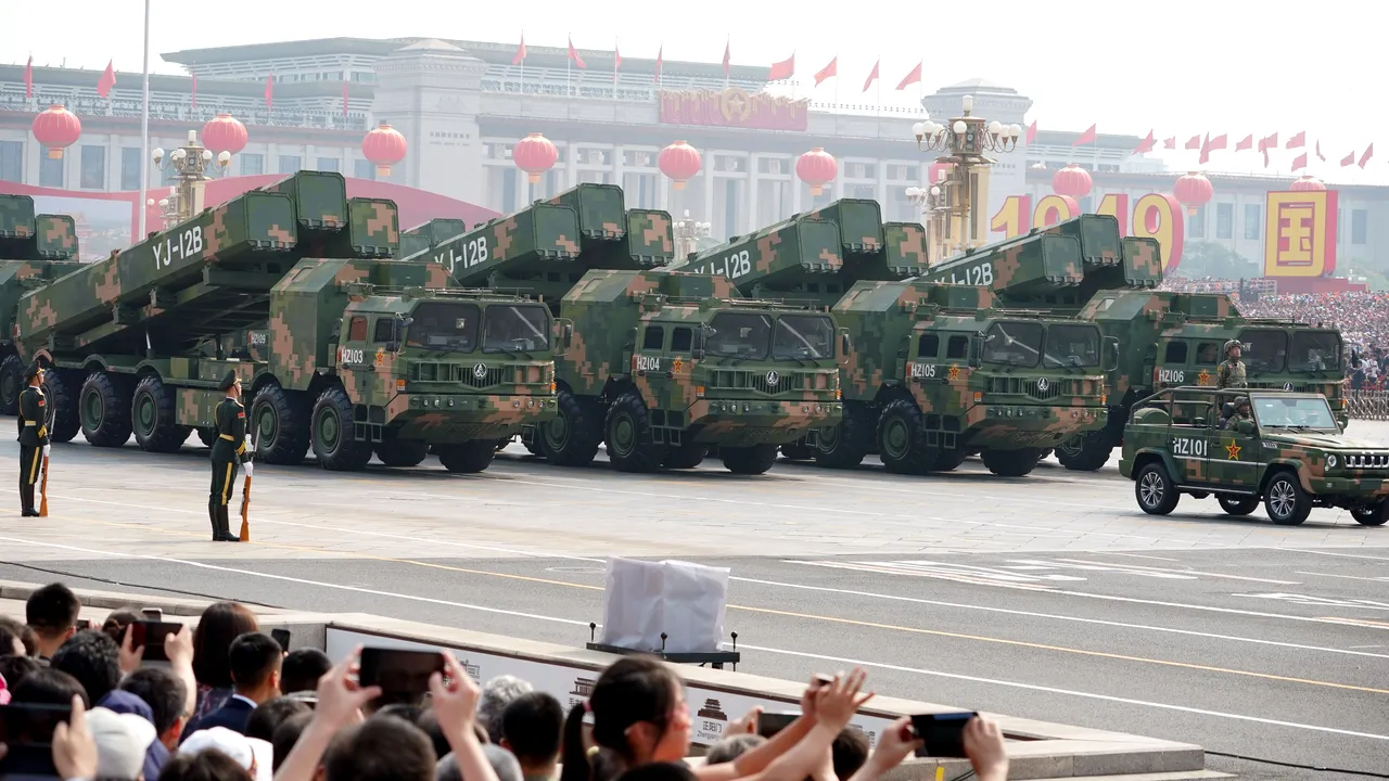 Marea epurare din cadrul armatei chineze. Corupţia a subminat ambiţiile lui Xi Jinping, potrivit serviciilor secrete americane: rachete umplute cu apă