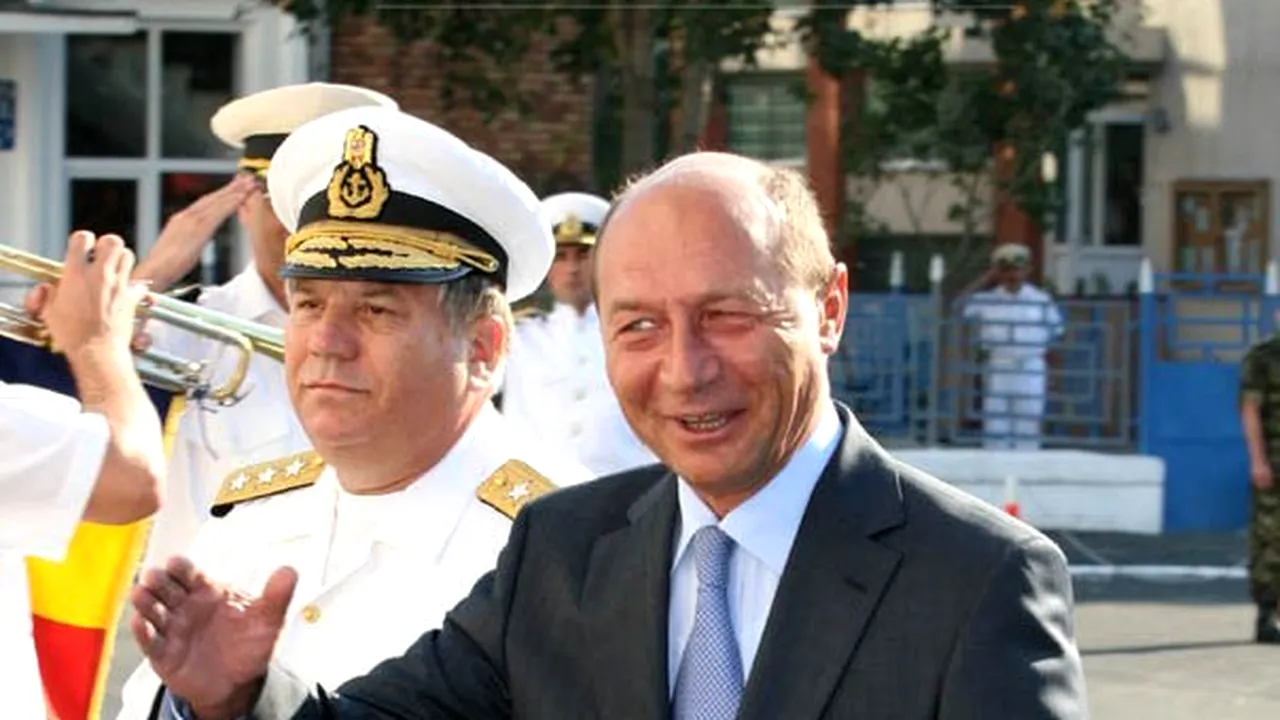 Traian Băsescu a sărbătorit cu foştii săi colegi 36 de ani de la absolvirea Academiei Navale