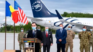 Orban a venit nepregătit la plecarea medicilor militari în SUA. A uitat că azi este Memorial Day, ziua în care americanii îşi comemorează soldaţii eroi