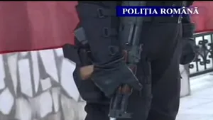 Percheziţii la 