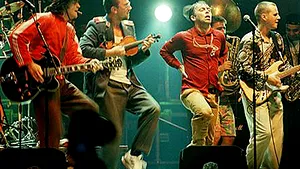 Emir Kusturica & The No Smoking Orchestra concertează la Bucureşti (Video)