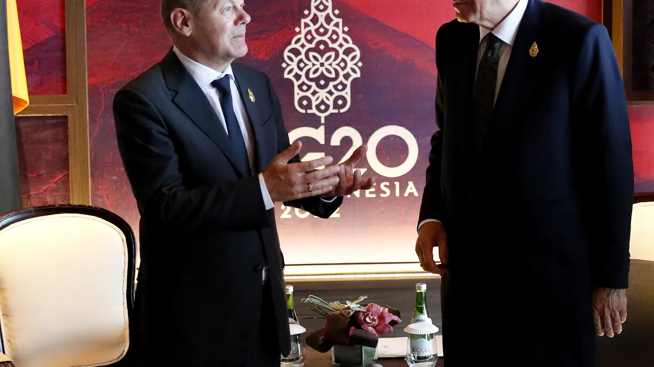 Olaf Scholz respinge sugestia condiţionării admiterii Suediei în NATO de integrarea Turciei în UE