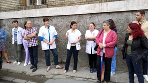 Proteste la Cluj: Tehnicienii radiologi şi moaşele de la Spitalul Judeţean ameninţă cu demisia în masă | FOTO, VIDEO