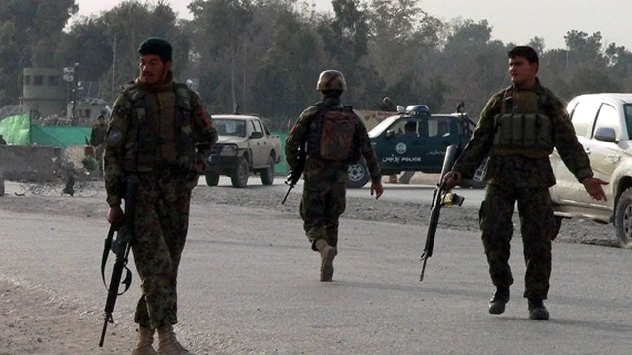Atentat sinucigaş la aeroportul din Jalalabad, soldat cu nouă morţi şi opt răniţi