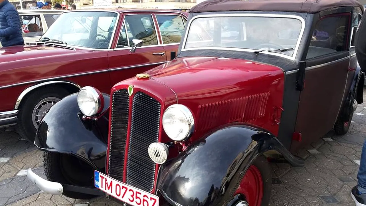 Maşină ca-n celebrul “Havana”,expusă în centrul Timişoarei alături de alte 50 de automobile istorice | GALERIE FOTO