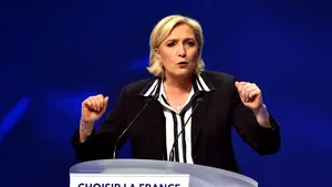 Marine Le Pen îl va numi premier pe Nicolas Dupont-Aignan, în cazul în care va câştiga alegerile