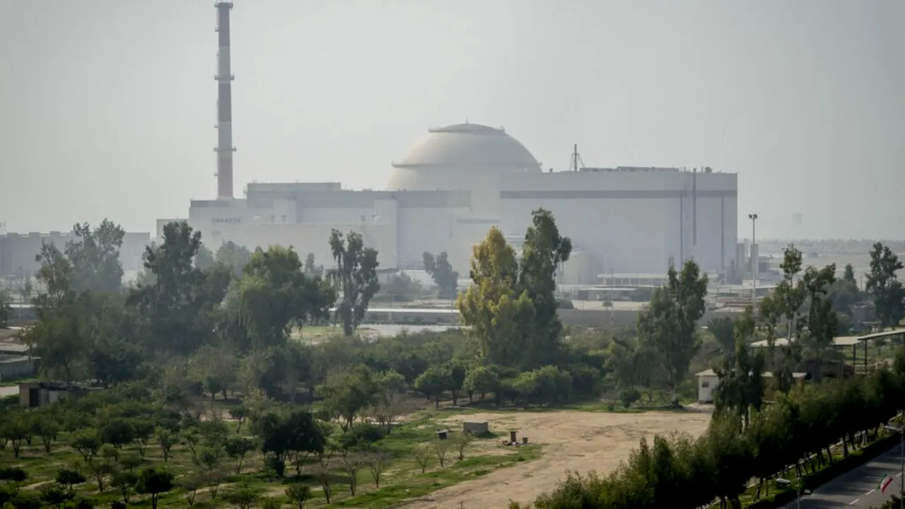 Rusia a început retragerea oamenilor săi de știință de la centrala nucleară iraniană Bushehr