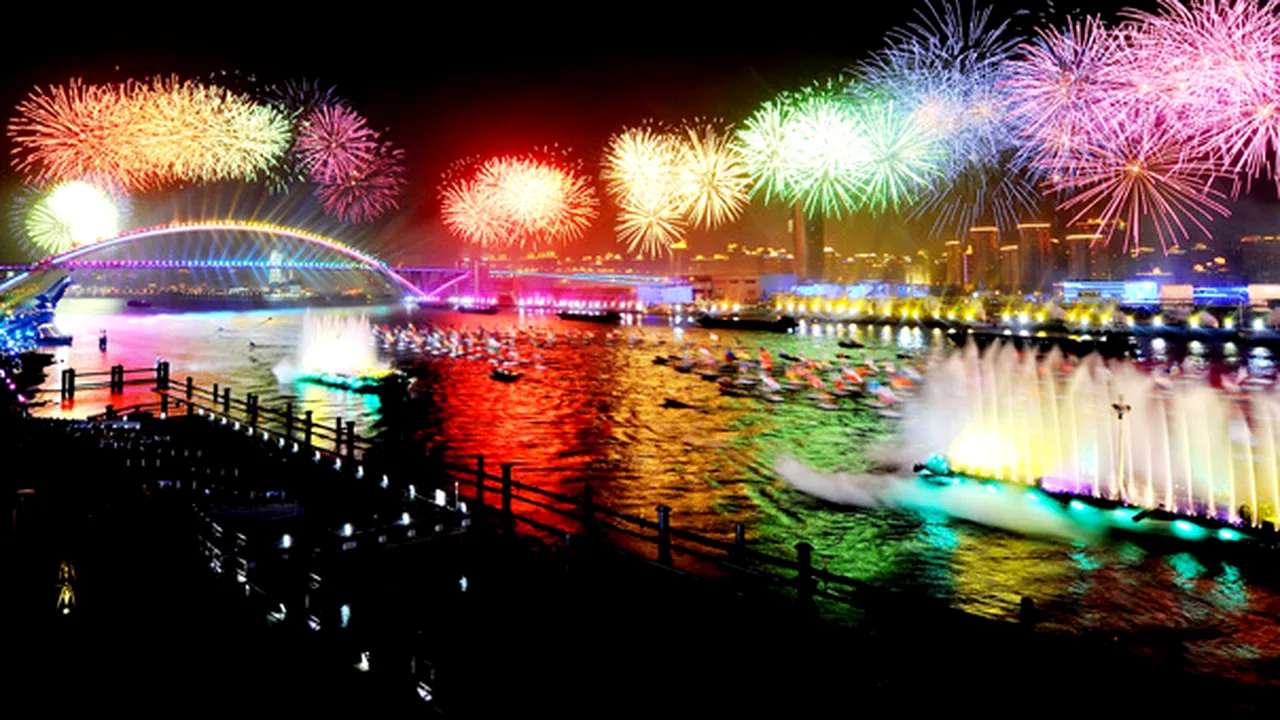Spectacole, focuri de artificii şi jocuri de lasere la deschiderea Expo Shanghai - GALERIE FOTO