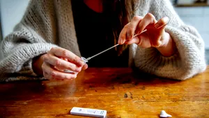 Teste rapide gratuite pentru coronavirus pentru toate persoanele din Anglia. Când va începe programul 