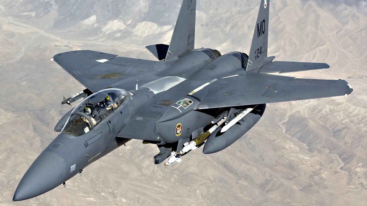 Avion militar PRĂBUŞIT în Hawaii: Pilotul a fost rănit grav 