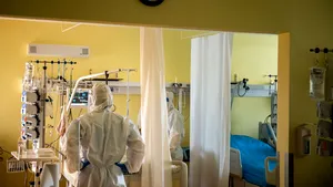 CORONAVIRUS 25 februarie. Situaţia pe judeţe. În Bucureşti, numărul cazurilor noi este în continuă creştere. Două judeţe sunt în scenariul roşu. LISTA completă