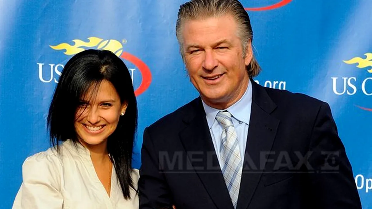 Alec Baldwin s-a logodit cu o antrenoare de yoga