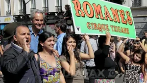 Mii de persoane au manifestat în Franţa, mitingul de la Paris fiind deschis de romi români - FOTO