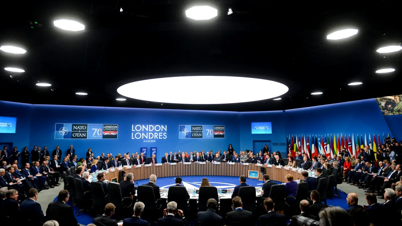 NATO condamnă operaţiunile militare efectuate de Siria şi Rusia