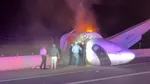 Un avion privat s-a prăbușit pe o autostradă din Texas. Șoferii au coborât din mașini și au încercat să salveze pasagerii din flăcări