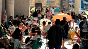 Ofertă neobișnuită de muncă în Granada. Se caută o persoană care să stea la coadă, iar plata pentru acest serviciu ar putea ajunge și la 80 de euro