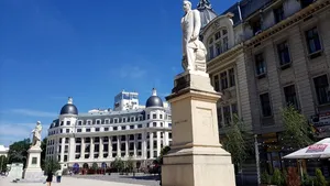 Celebrele statui din Piaţa Universităţii din Bucureşti, aşa cum nu au mai fost văzute până acum