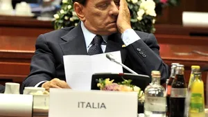 Fuga la tropice sau tentativa de revenire în politică. Care sunt opţiunile lui Silvio Berlusconi după demisie