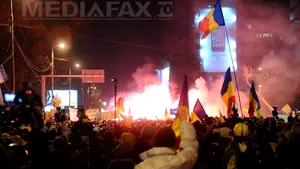Traficul rutier între Piaţa Universităţii şi Piaţa Victoriei este blocat