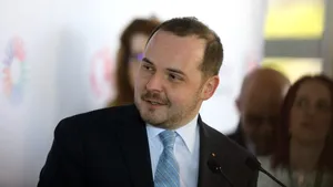 POLITIC Rogobete îl ironizează pe Bolojan după inaugurarea centrului de Neurochirurgie din Cluj: „Dacă-i de tăiat, e și Ilie Bolojan acolo”