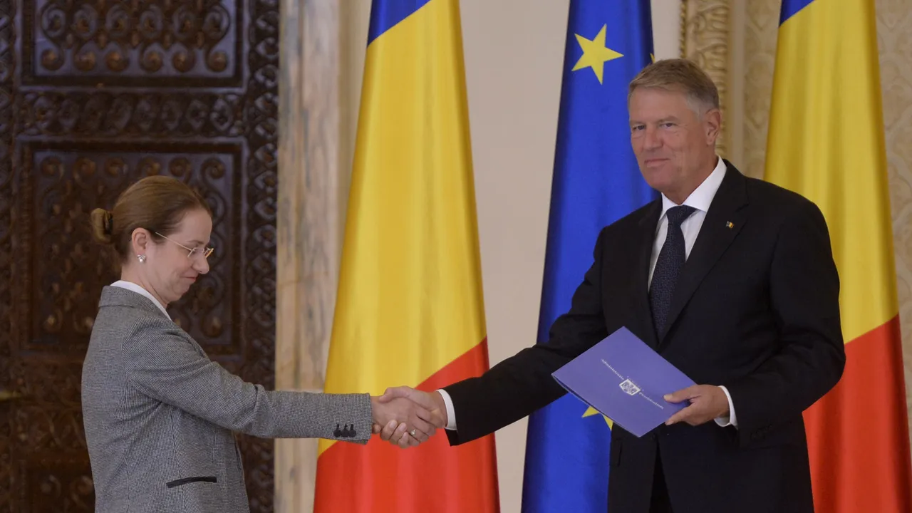 PREZENTUL FĂRĂ PERDEA Marius Oprea / Din ”Omul nou” şi ”România educată” s-a născut ”Elevul nou”, singurul produs marca Iohannis