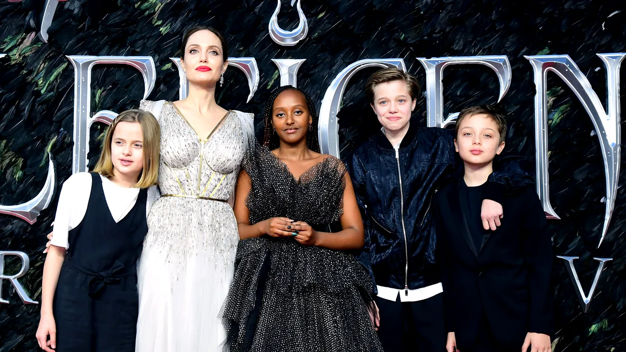 Primul copil biologic al fostului cuplu Angelina Jolie - Brad Pitt ar fi în plin proces de transformare a sexului