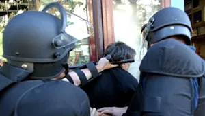 Ungaria: Poliţist condamnat la închisoare pentru că a rupt degetul unui protestatar