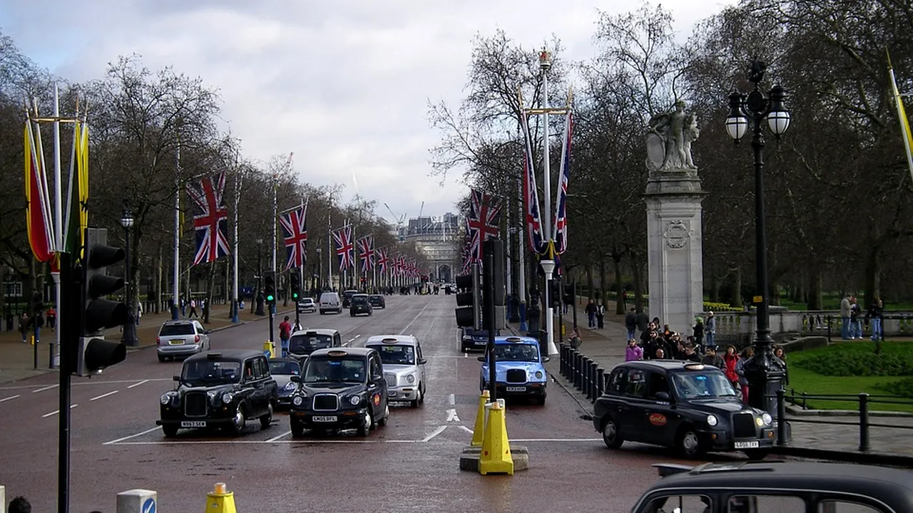 BREXIT: Politicienii britanici, sfătuiţi să folosească taxiuri din cauza eventualelor violenţe