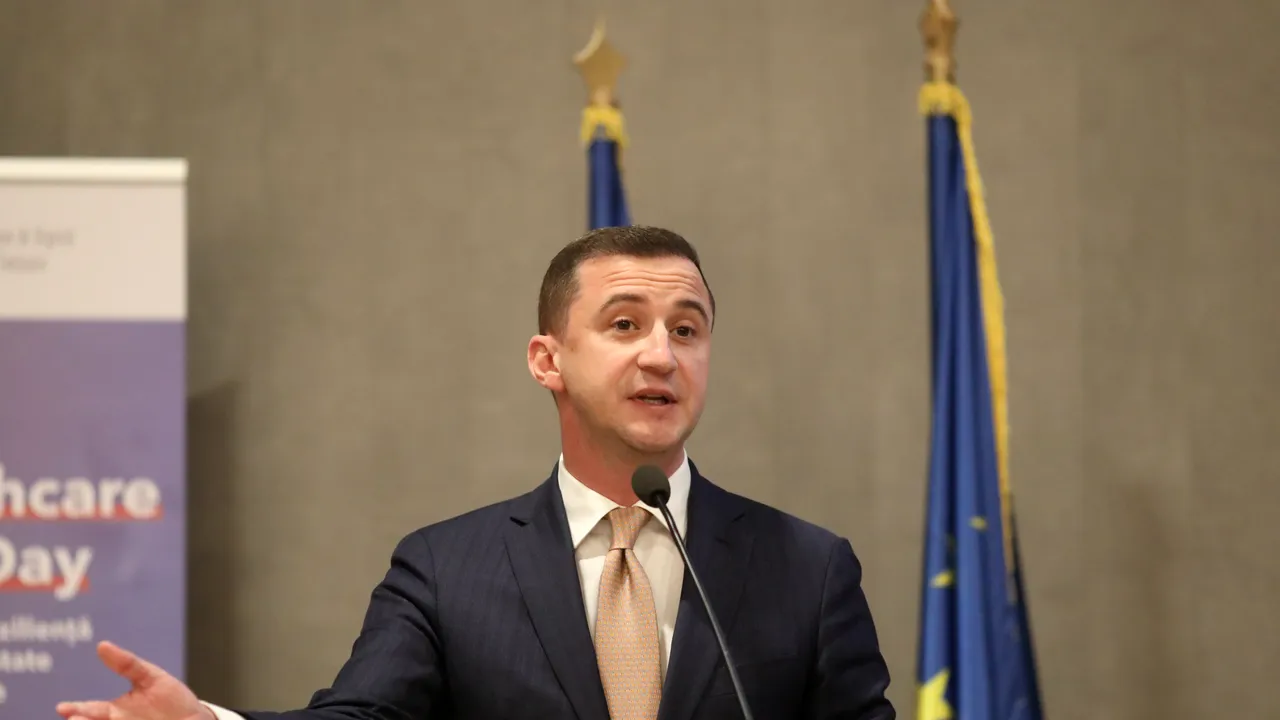 Simonis (PSD) lui Drulă (USR): Aţi comandat în neştire şi după aperitive aţi fugit cu argintăria