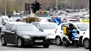 Ministerul Economiei reamintește că mașinile neradiate trebuie să aibă RCA valabilă, chiar dacă nu sunt folosite. Miza campaniei „Îndepărtarea vehiculelor abandonate pe domeniul public”