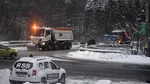Drumurile din centrul ţării, acoperite cu zăpadă. Peste 120 de utilaje au împrăştiat antiderapant