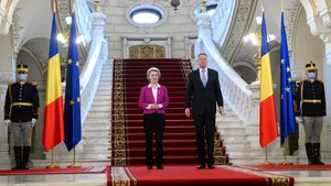 Klaus Iohannis, alături de Ursula von der Leyen: Dependenţa Uniunii Europene de gazul rusesc trebuie terminată