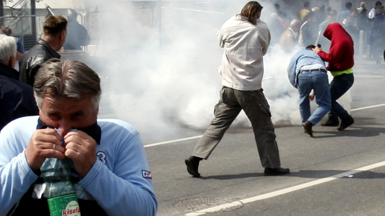 Cel puţin 55 de răniţi într-o manifestaţie a veteranilor de război din Bosnia