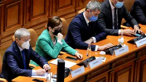 Guvernul Cioloş a fost respins. Doar 88 de voturi „pentru”