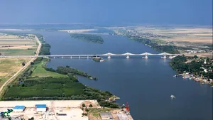 Bulgaria şi România vor să construiască un al treilea pod între ele, peste Dunăre. Noua construcţie, imperativă din cauza traficului intens, care s-a dublat în ultimii ani