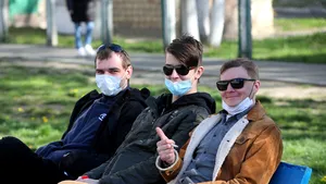 Cum să fentezi Covid-19. Iată câteva soluţii ingenioase