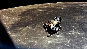 Chris Kraft, fostul director de misiuni spaţiale la NASA şi unul dintre oamenii cheie care au lucrat la programul Apollo, a murit