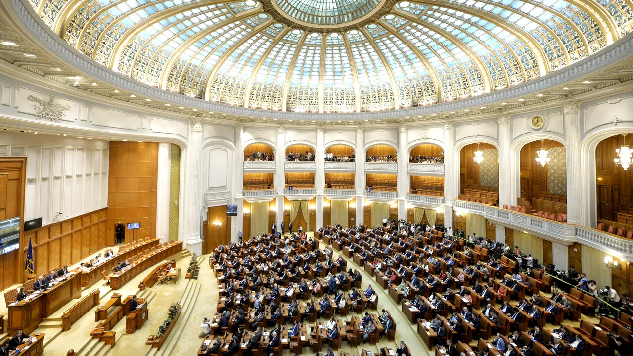 Declaraţie adoptată în Parlament, la 100 de ani de la Unirea Basarabiei cu România / Tăriceanu: Doar vrerea Parlamentelor de la Bucureşti şi Chişinău va putea reface Unirea / Mesajele lui Dăncilă, Dragnea, Barna, Candu şi Principesei Margareta