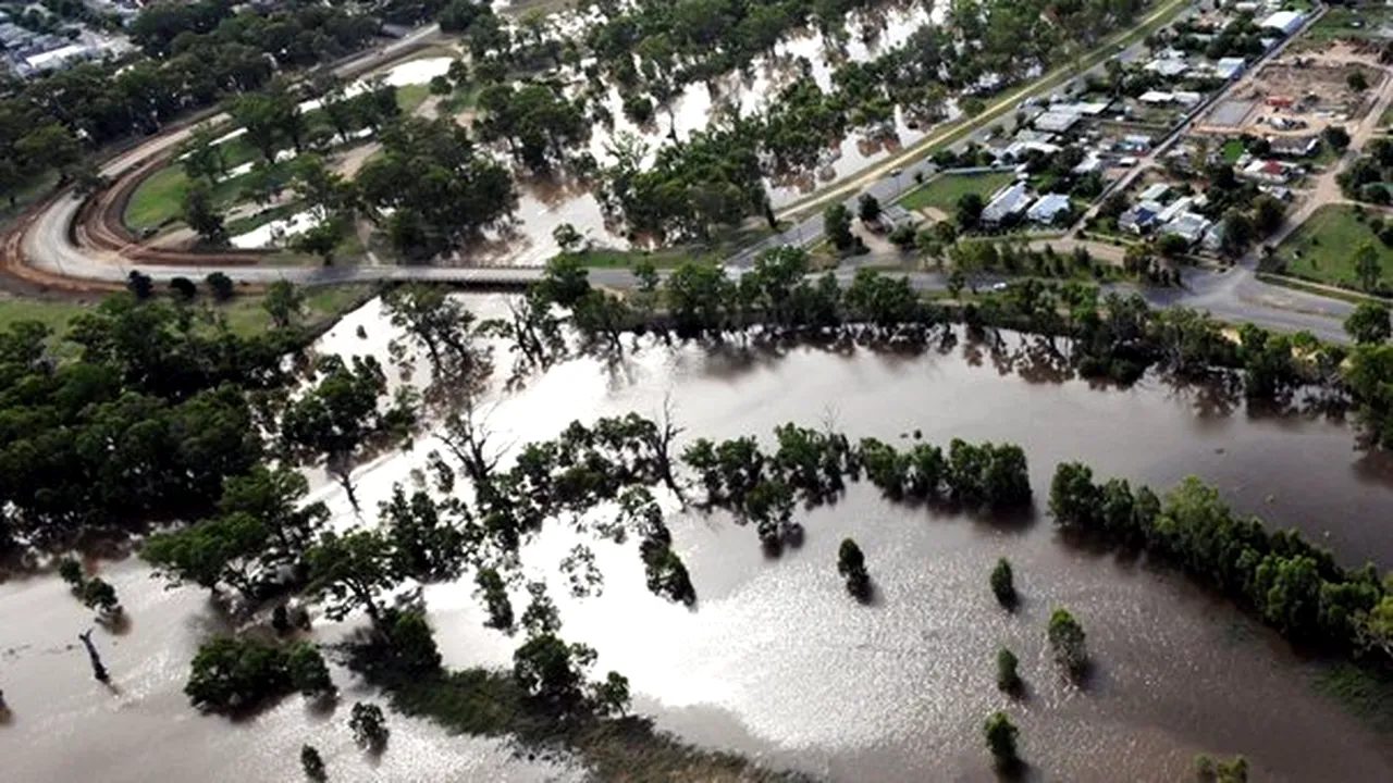 Mii de persoane din Australia ar putea fi evacuate din cauza inundaţiilor - FOTO