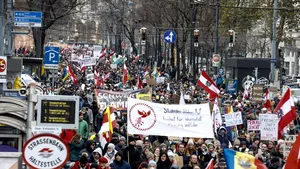 Proteste masive în Austria faţă de restricţiile antiepidemice şi planul de impunere a vaccinării