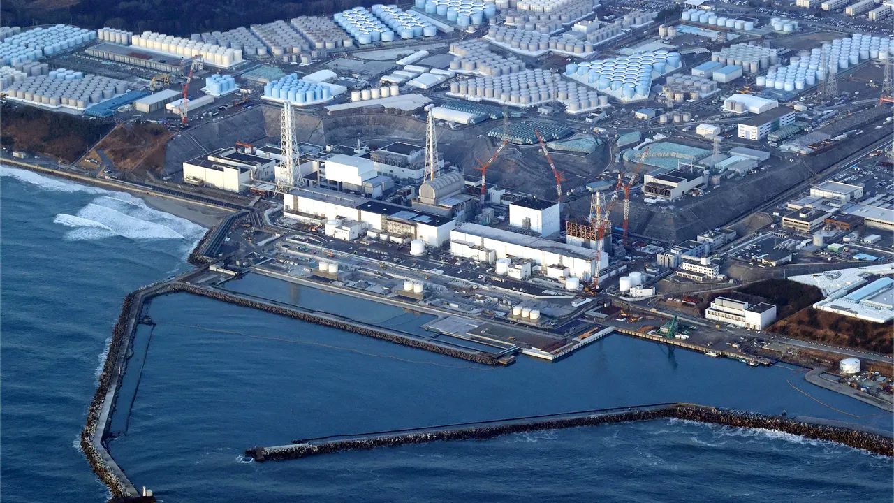Japonia aşteaptă aprobarea AIEA pentru a deversa apa radioactivă de la Fukushima în ocean. China critică dur planul