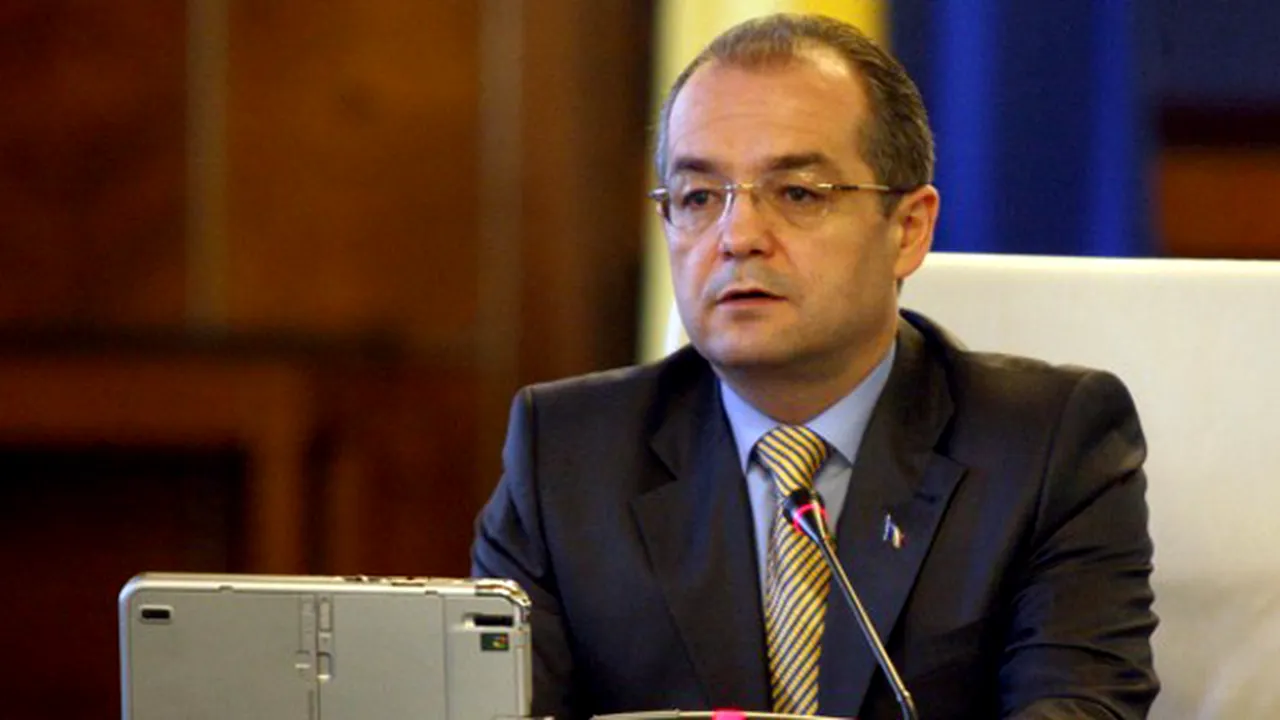 Guvernul a adoptat legile prin care sunt reduse salariile şi pensiile