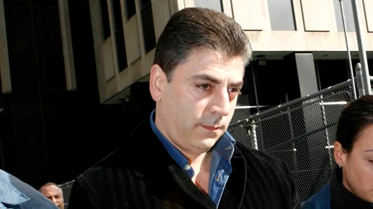 Capul familiei Gambino aparţinând Mafiei din New York, împuşcat MORTAL în faţa reşedinţei sale