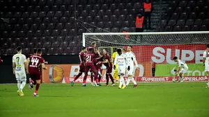 CFR se impune în derby-ul Clujului. Trei penalty-uri, gol cu călcâiul şi un debut la 14 ani în Superligă